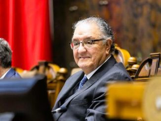 Senador Francisco Huenchumilla presentando proyecto de reforma constitucional sobre remoción de jueces
