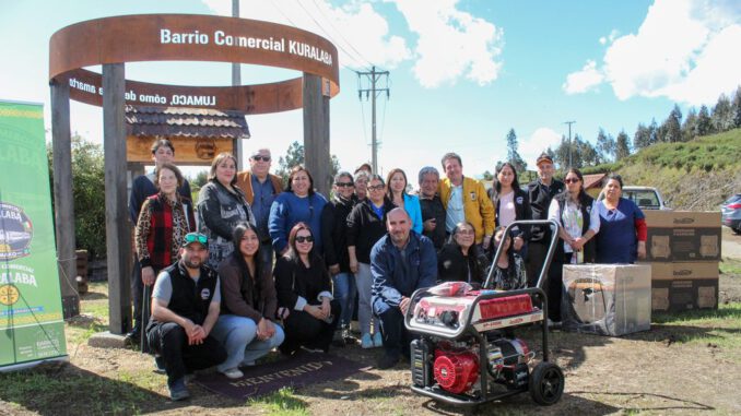 Entrega de generadores eléctricos de Sercotec a locatarios del barrio comercial Kuralaba en Lumaco