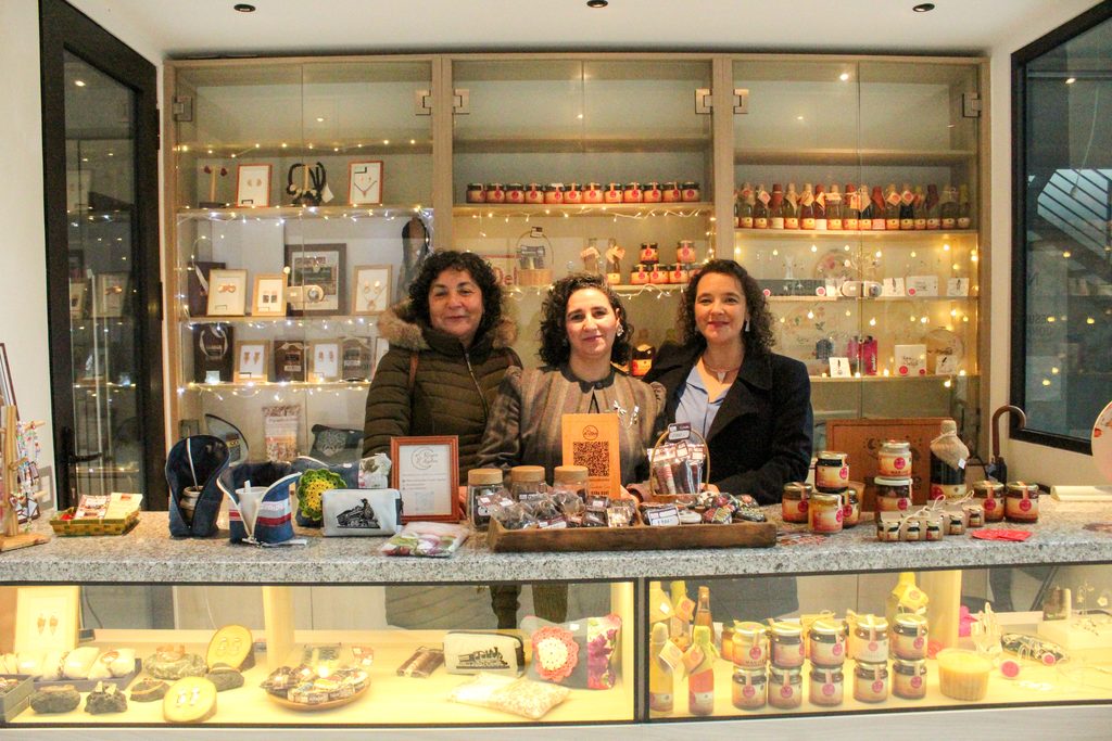 Emprendedores locales participando en la feria de la Semana de la Pyme organizada por Sercotec Araucanía.
