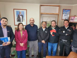 Oficina de Sercotec y emprendedores locales reunidos en una comuna de La Araucanía
