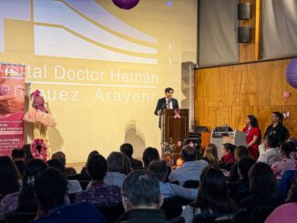 Especialistas de la salud y autoridades en conversatorio sobre prevención del cáncer de mama en Temuco
