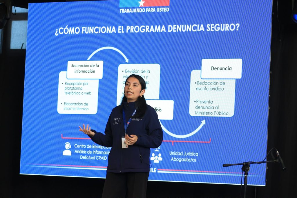 Autoridades y dirigentes rurales participando en el Seminario Intercomunal de Juntas de Vigilancia en Toltén