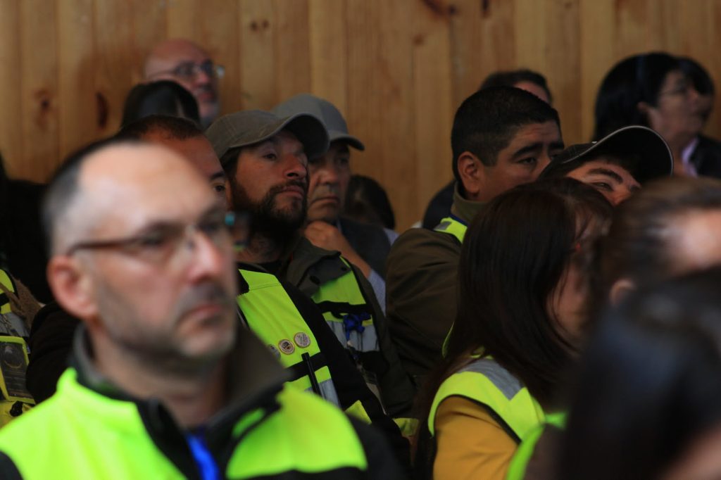 Autoridades y dirigentes rurales participando en el Seminario Intercomunal de Juntas de Vigilancia en Toltén
