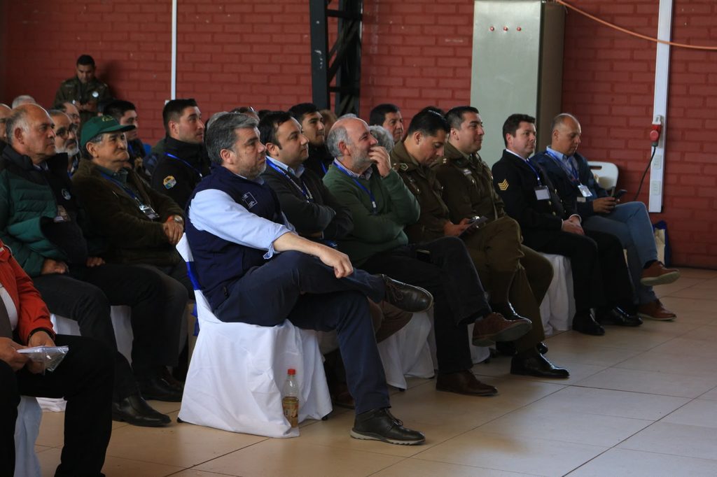 Autoridades y dirigentes rurales participando en el Seminario Intercomunal de Juntas de Vigilancia en Toltén