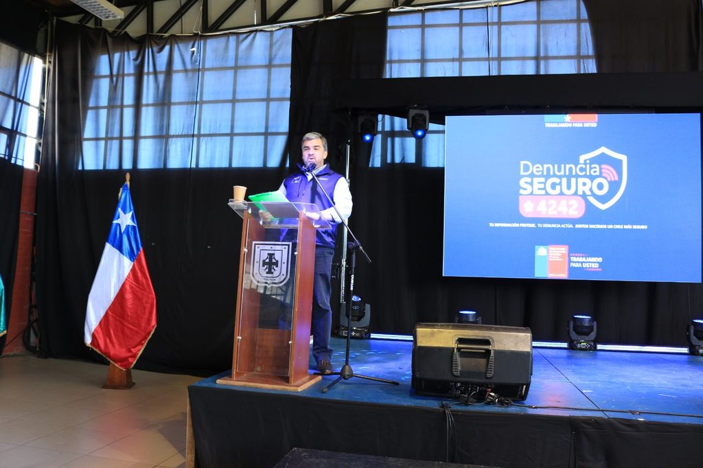 Autoridades y dirigentes rurales participando en el Seminario Intercomunal de Juntas de Vigilancia en Toltén