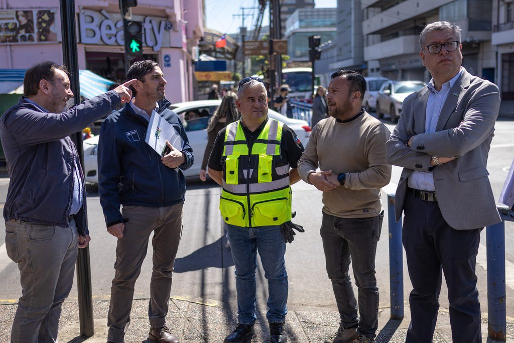 Subsecretario de Desarrollo Regional visitando obras y proyectos de recuperacion urbana en la Region de La Araucania