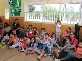 Teletín junto a los niños y niñas del Jardín Infantil Ardillitas en Villarrica promocionando la Teletón 2026.