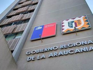 René Saffirio y consejera regional en una sesión del Consejo Regional de La Araucanía