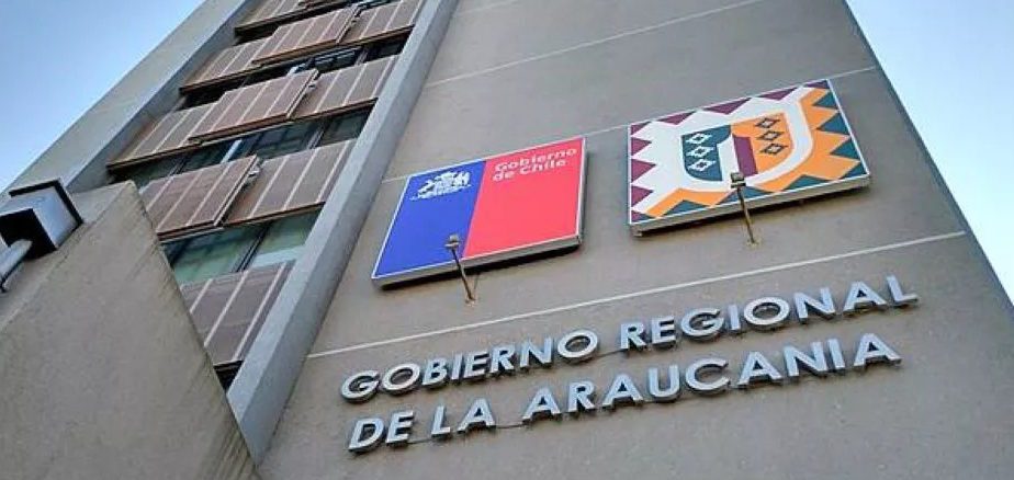 René Saffirio y consejera regional en una sesión del Consejo Regional de La Araucanía