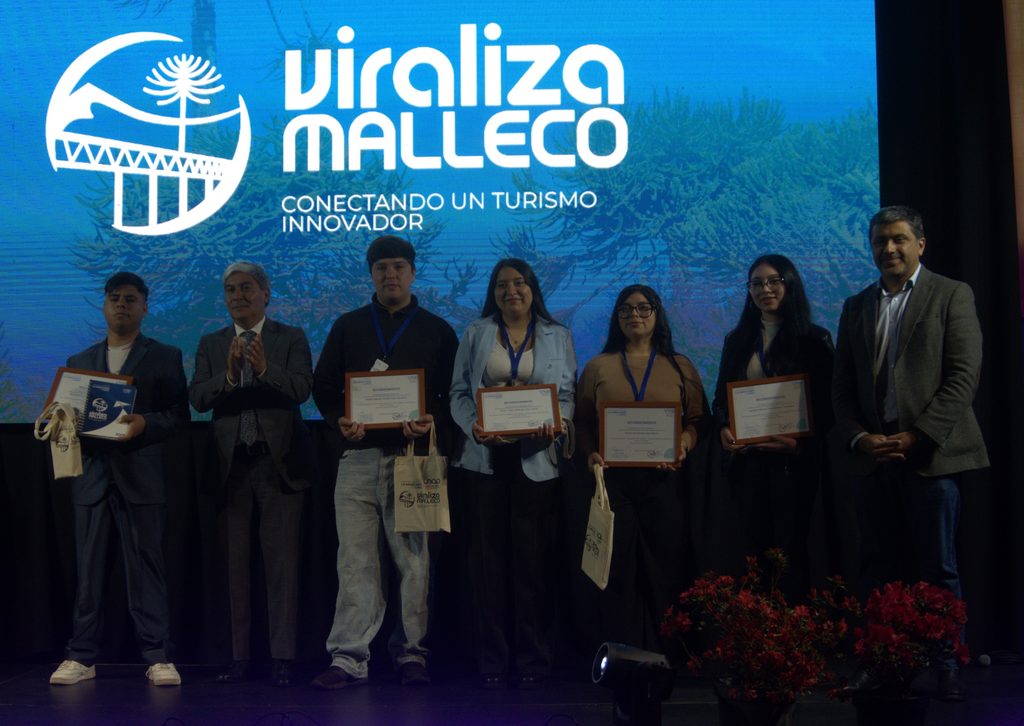 Jóvenes emprendedores turísticos de Malleco recibiendo certificación del programa Viraliza de Corfo