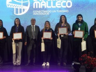 Jóvenes emprendedores turísticos de Malleco recibiendo certificación del programa Viraliza de Corfo