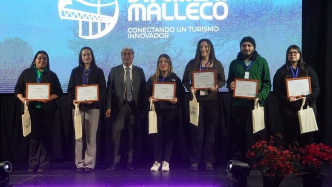 Jóvenes emprendedores turísticos de Malleco recibiendo certificación del programa Viraliza de Corfo