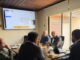 Reunion entre autoridades municipales y representantes de CMPC para presentar el sistema de monitoreo contra incendios forestales