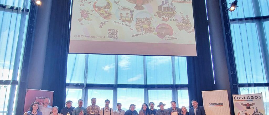 Participantes en el Encuentro Regional de Gobernanza Turística en el Teatro del Lago de Frutillar