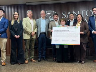 Firma de convenio entre la Universidad Santo Tomás y la Municipalidad de Temuco para ayudar a personas mayores