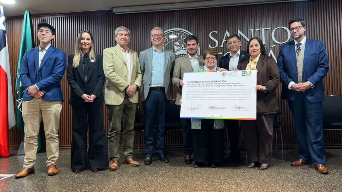 Firma de convenio entre la Universidad Santo Tomás y la Municipalidad de Temuco para ayudar a personas mayores