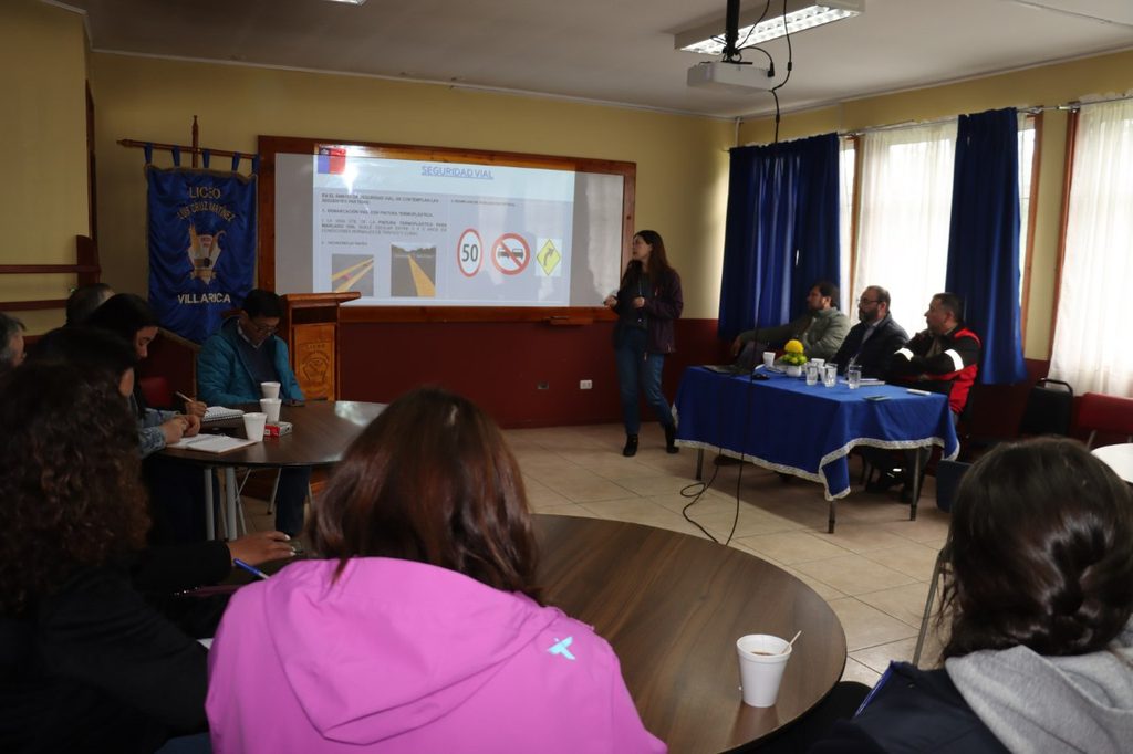 Presentacion del proyecto de conservacion del camino Llau Llau El Pirao a vecinos y autoridades de Villarrica