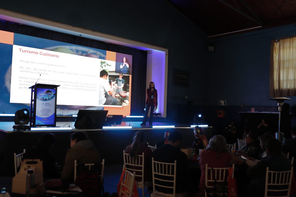 Presentacion de la Cumbre Internacional de Turismo Inteligente y Regenerativo 2026 en la Universidad Arturo Prat Sede Victoria