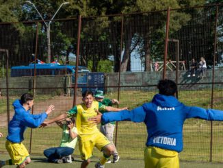 Seleccion de Victoria celebrando el gol del triunfo frente a Nueva Imperial en el campeonato de ANFA