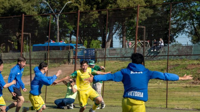 Seleccion de Victoria celebrando el gol del triunfo frente a Nueva Imperial en el campeonato de ANFA