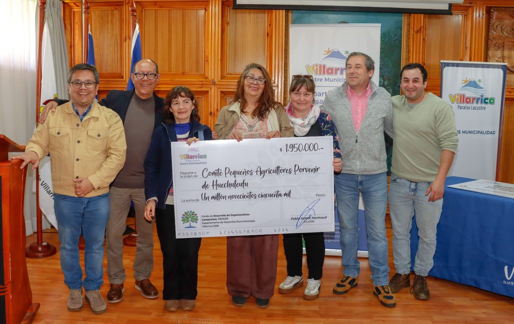 Entrega oficial de fondos municipales a organizaciones rurales en Villarrica