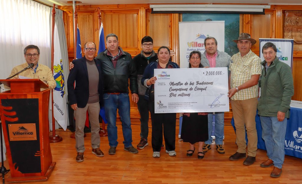 Entrega oficial de fondos municipales a organizaciones rurales en Villarrica