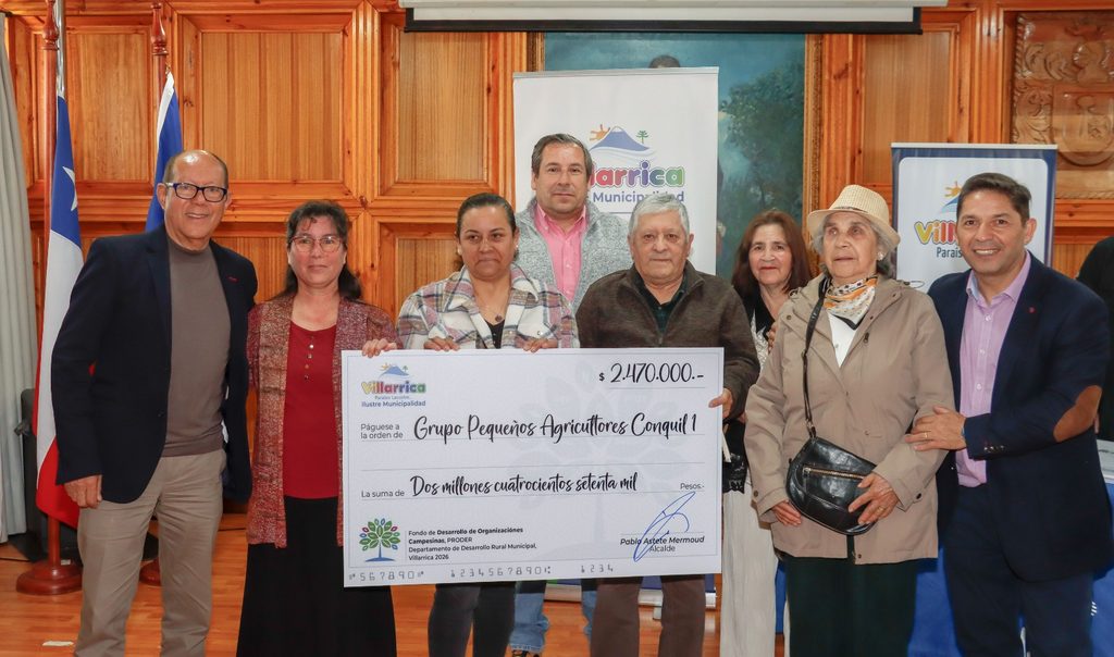 Entrega oficial de fondos municipales a organizaciones rurales en Villarrica