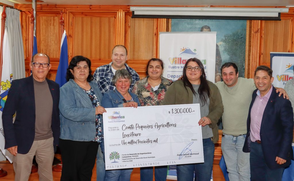 Entrega oficial de fondos municipales a organizaciones rurales en Villarrica