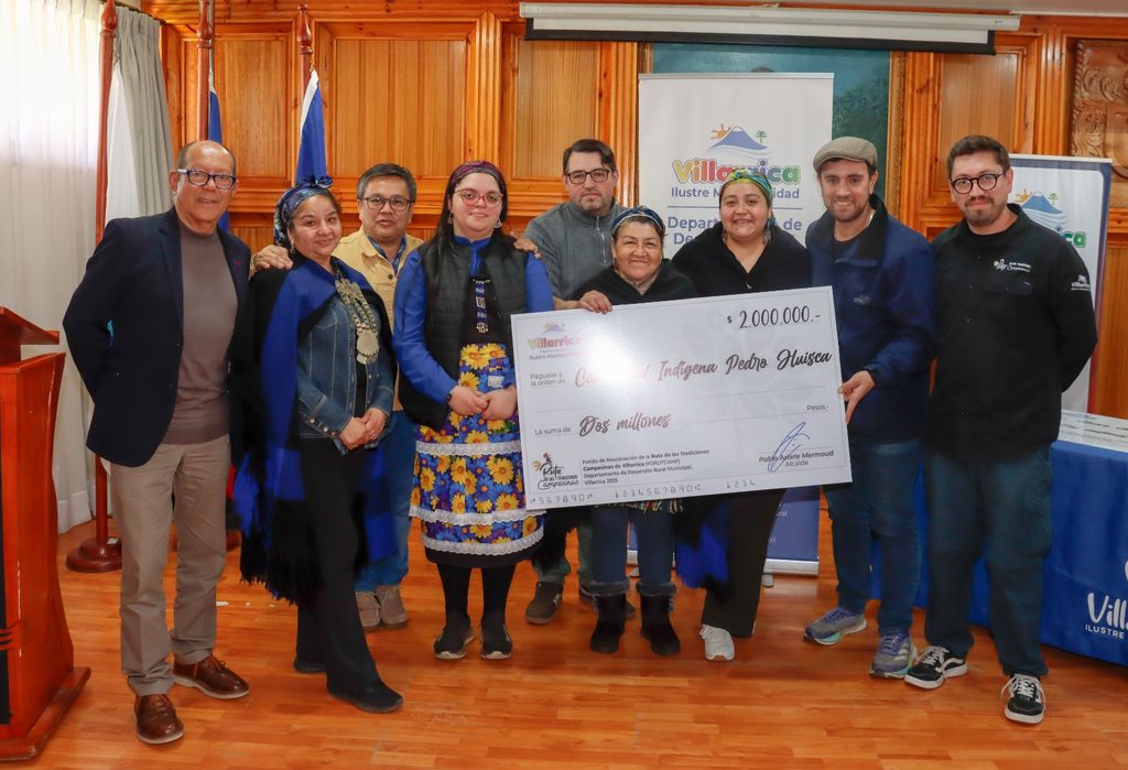 Entrega oficial de fondos municipales a organizaciones rurales en Villarrica