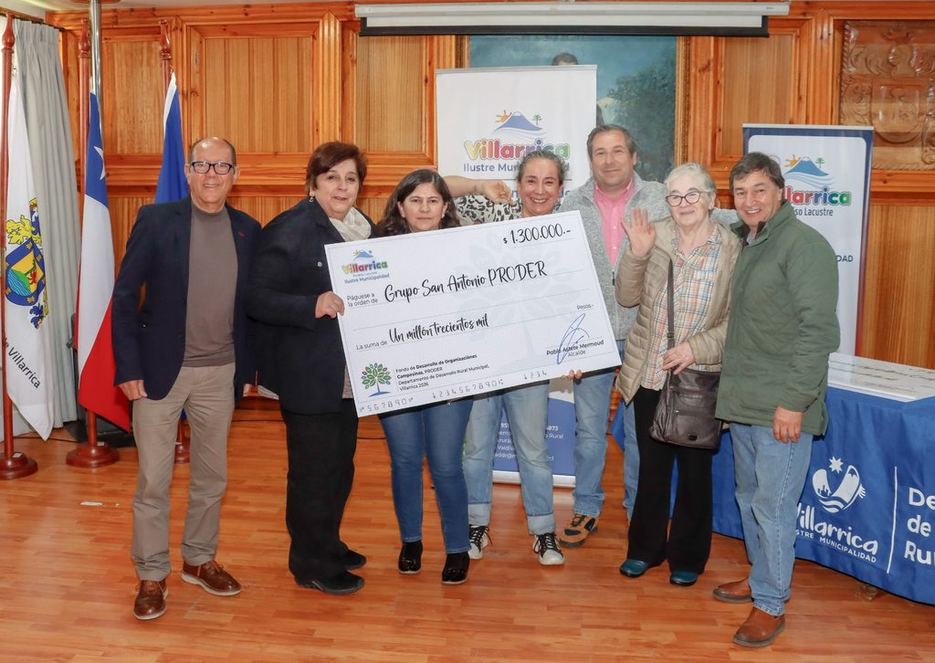 Entrega oficial de fondos municipales a organizaciones rurales en Villarrica